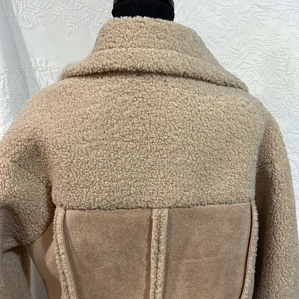 Princess Polly Sherpa jacket, size S/M - Picture 10 of 15